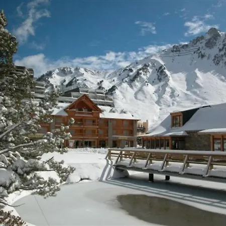T2 Pour 4 Pers. Avec Terrasse, Piscine Couverte Et Salle De Fitness, Proche Des Pistes - Fr-1-404-199