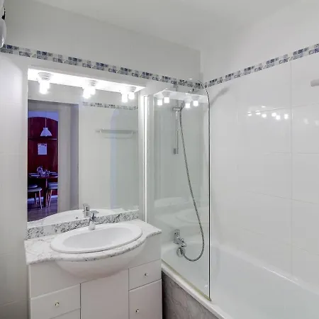 T2 Pour 4 Pers. Avec Terrasse, Piscine Couverte Et Salle De Fitness, Proche Des Pistes - Fr-1-404-199 Apartment *