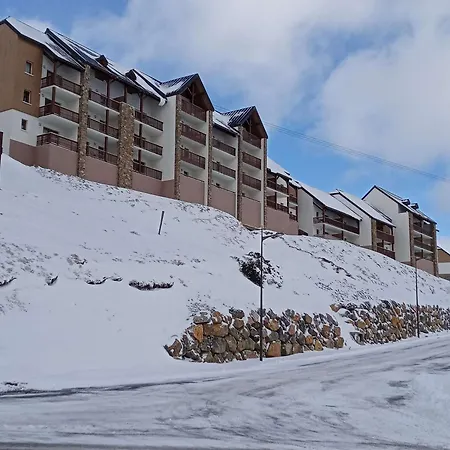 T2 Pour 4 Pers. Avec Terrasse, Piscine Couverte Et Salle De Fitness, Proche Des Pistes - Fr-1-404-199