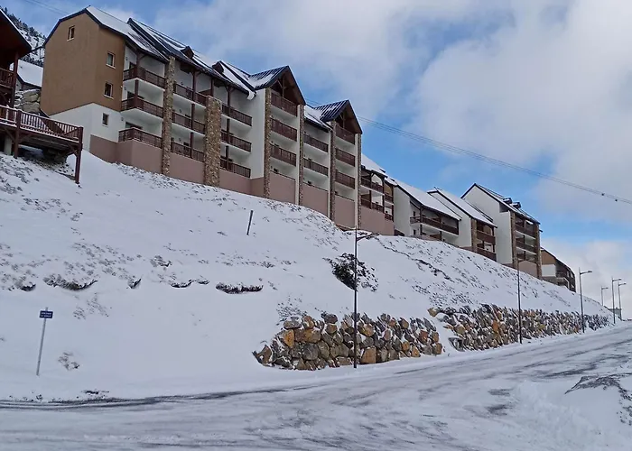 T2 Pour 4 Pers. Avec Terrasse, Piscine Couverte Et Salle De Fitness, Proche Des Pistes - Fr-1-404-199